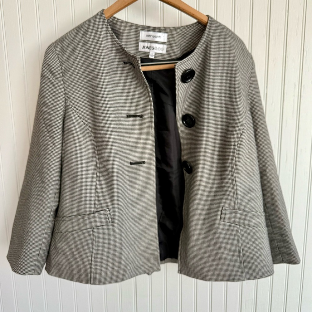 Jones & Co Black and White Blazer Size 12 with Large Buttons